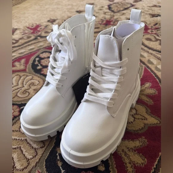 Forever 21 faux leather boots 5.5 , ( Not Available ) - Picture 4 of 6